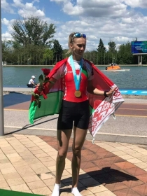 Поздравляет Елену Фурман